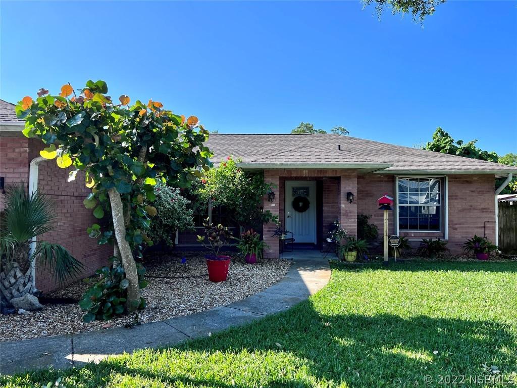 118 Mary Ave., New Smyrna Beach, FL 32168