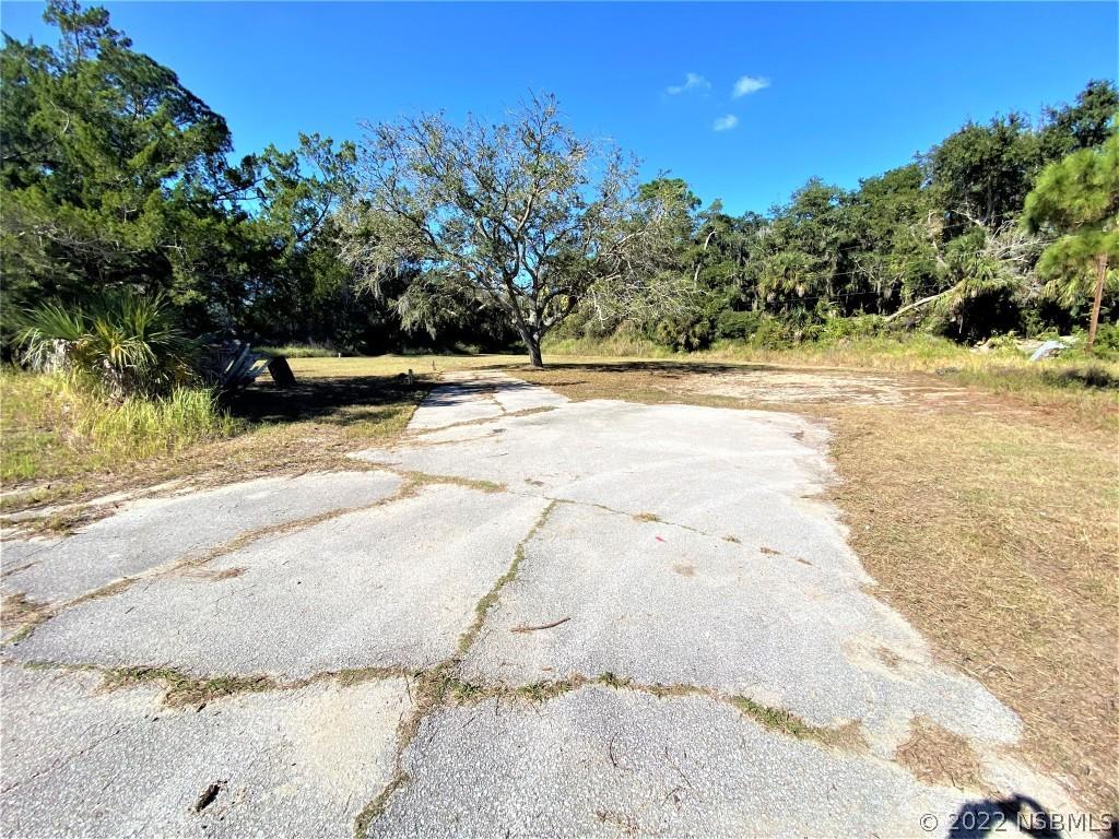 141 West Loop, Oak Hill, FL 32759