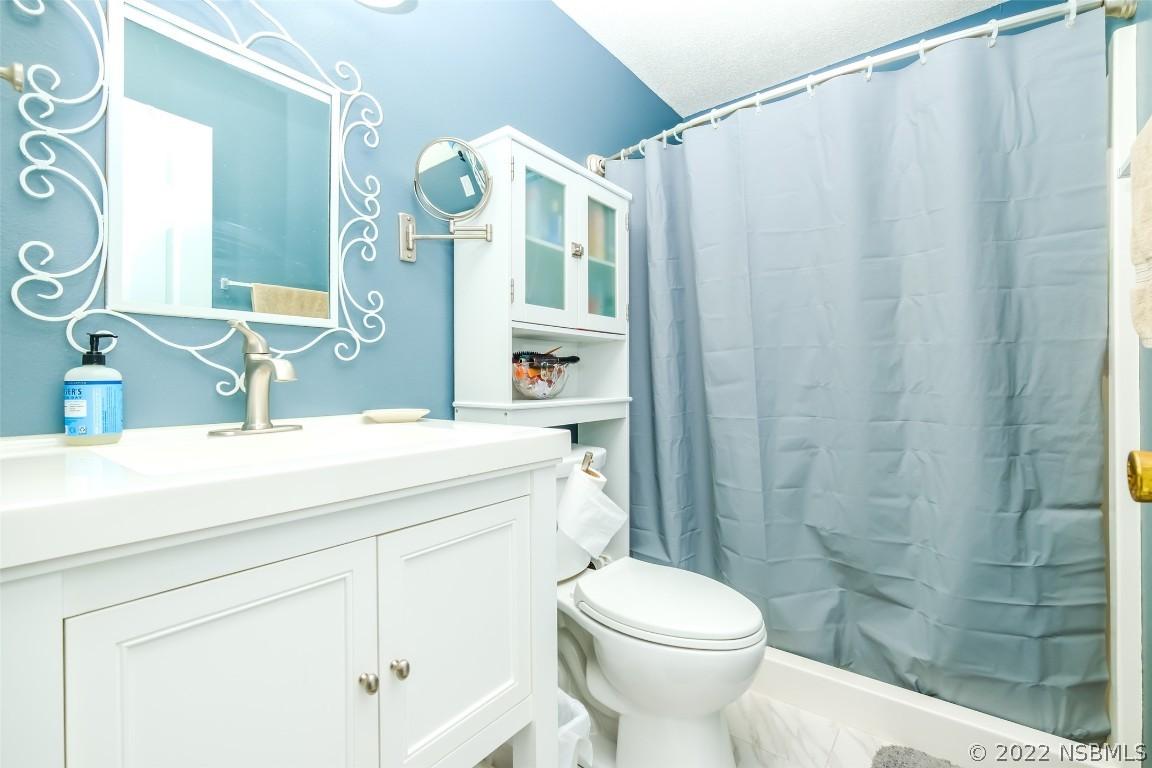1422 Queen Palm Dr., Edgewater, FL 32132