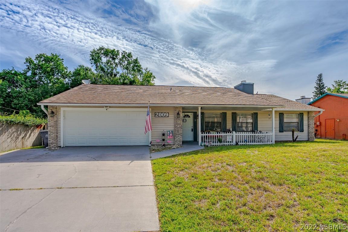 2009 Umbrella Tree Dr., Edgewater, FL 32141