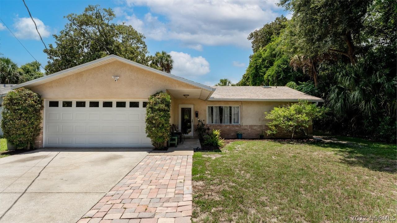 808 Live Oak St., New Smyrna Beach, FL 32168