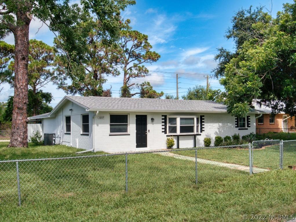 1607 India Palm Dr., Edgewater, FL 32132