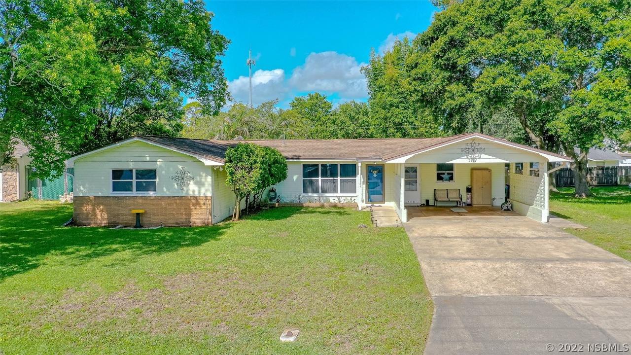 2754 Evergreen Dr., Edgewater, FL 32141