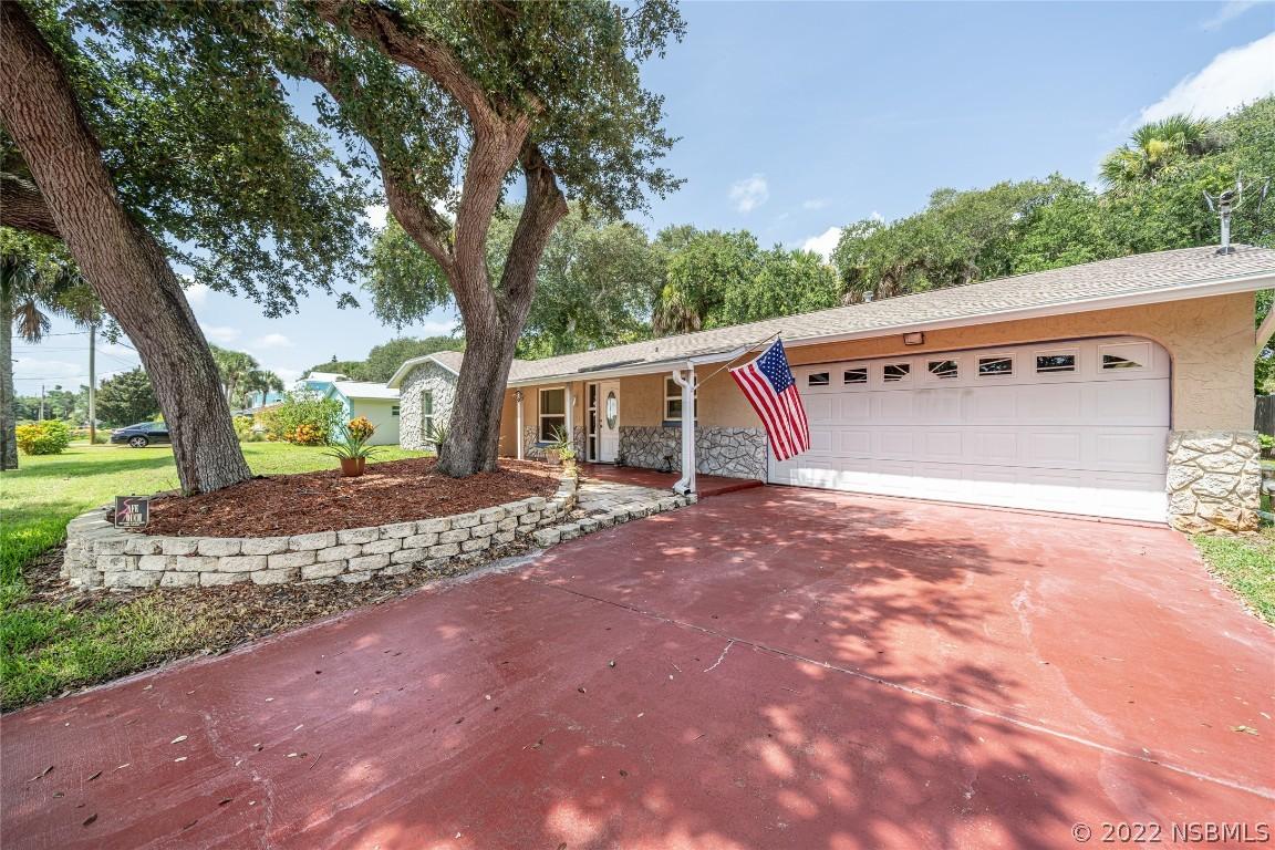 816 Evergreen St., New Smyrna Beach, FL 32169