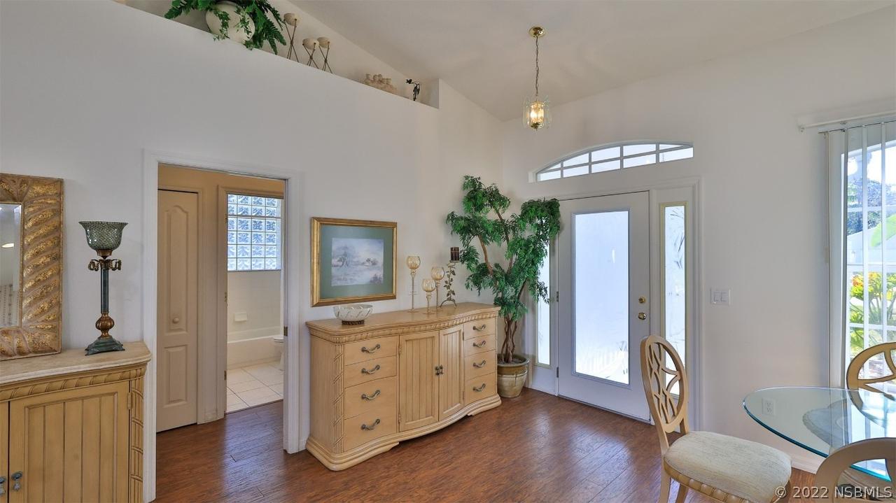 208 San Remo Cir., Edgewater, FL 32141
