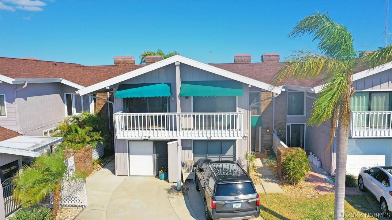 129 Lagoon Ct., New Smyrna Beach, FL 32169