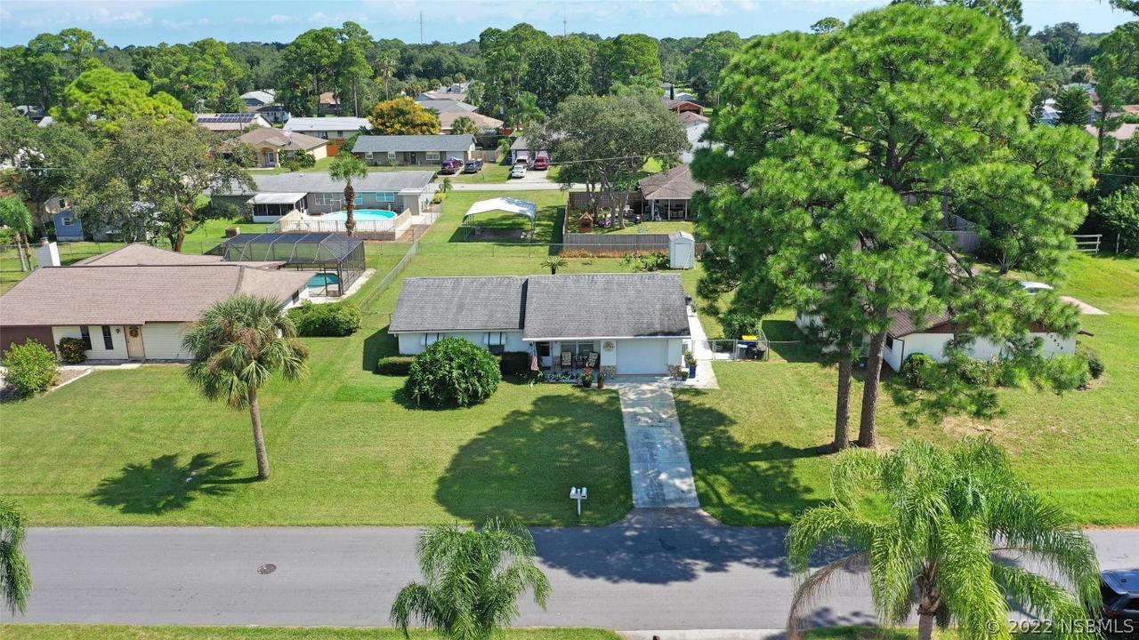 2827 Royal Palm Dr., Edgewater, FL 32141