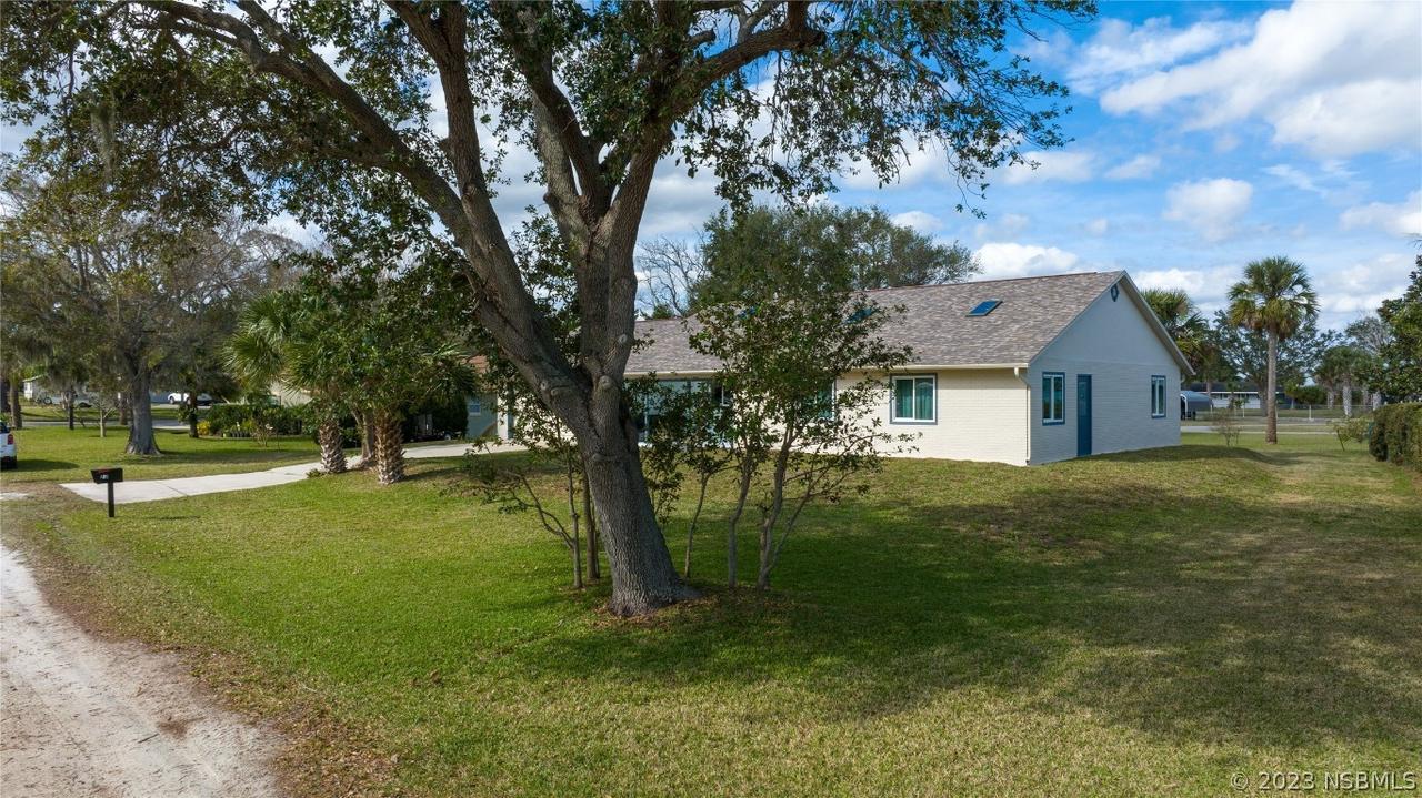 203 Virginia St., Edgewater, FL 32132
