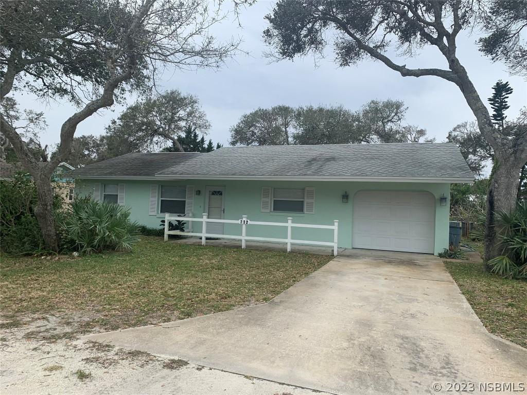 712 Evergreen St., New Smyrna Beach, FL 32169