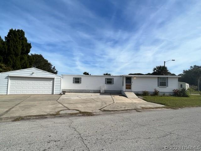 101 Cedar St., Edgewater, FL 32141