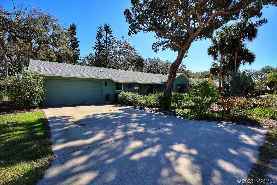 819 S Cooper St., New Smyrna Beach, FL 32169