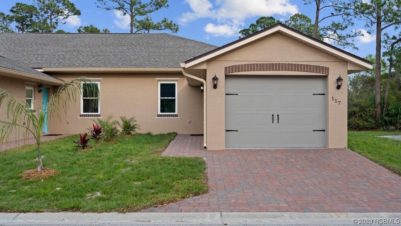 117 Tuscany Villas Dr., Edgewater, FL 32141