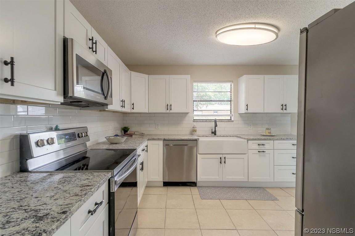 2022 Umbrella Tree Dr., Edgewater, FL 32141