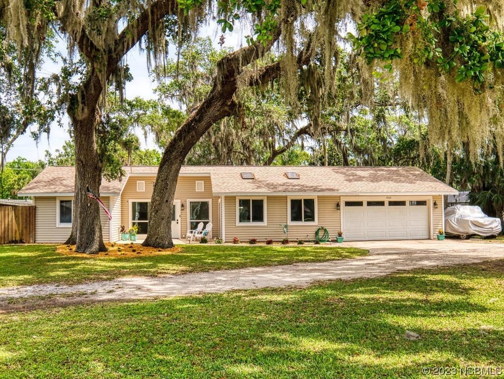 1703 Queen Palm Dr., Edgewater, FL 32132