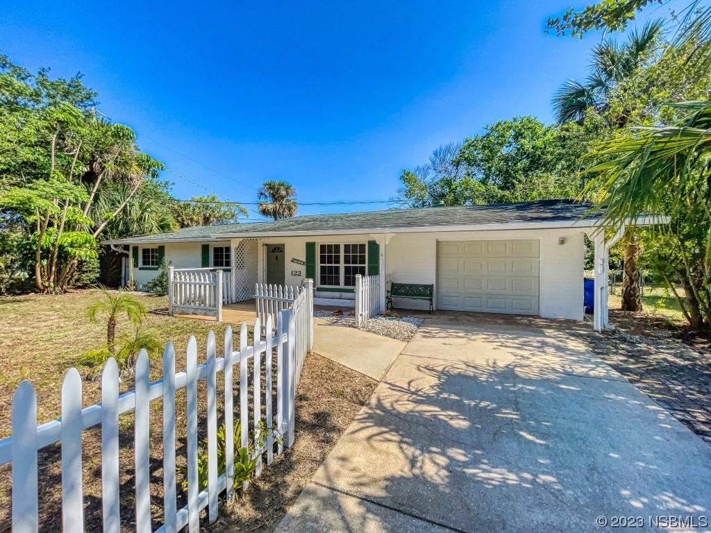 122 Francis Dr., Edgewater, FL 32132