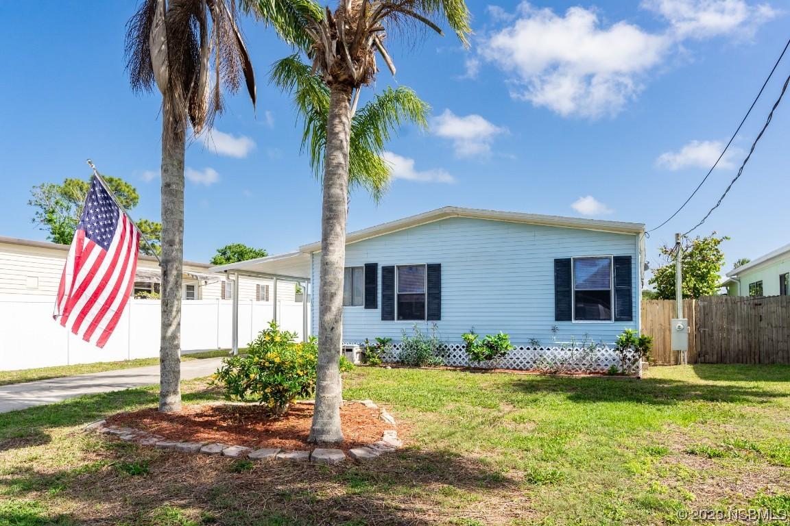 106 Charles St., Edgewater, FL 32141