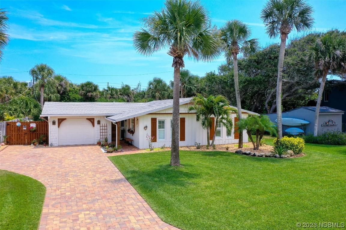 17 Palm Dr., New Smyrna Beach, FL 32169
