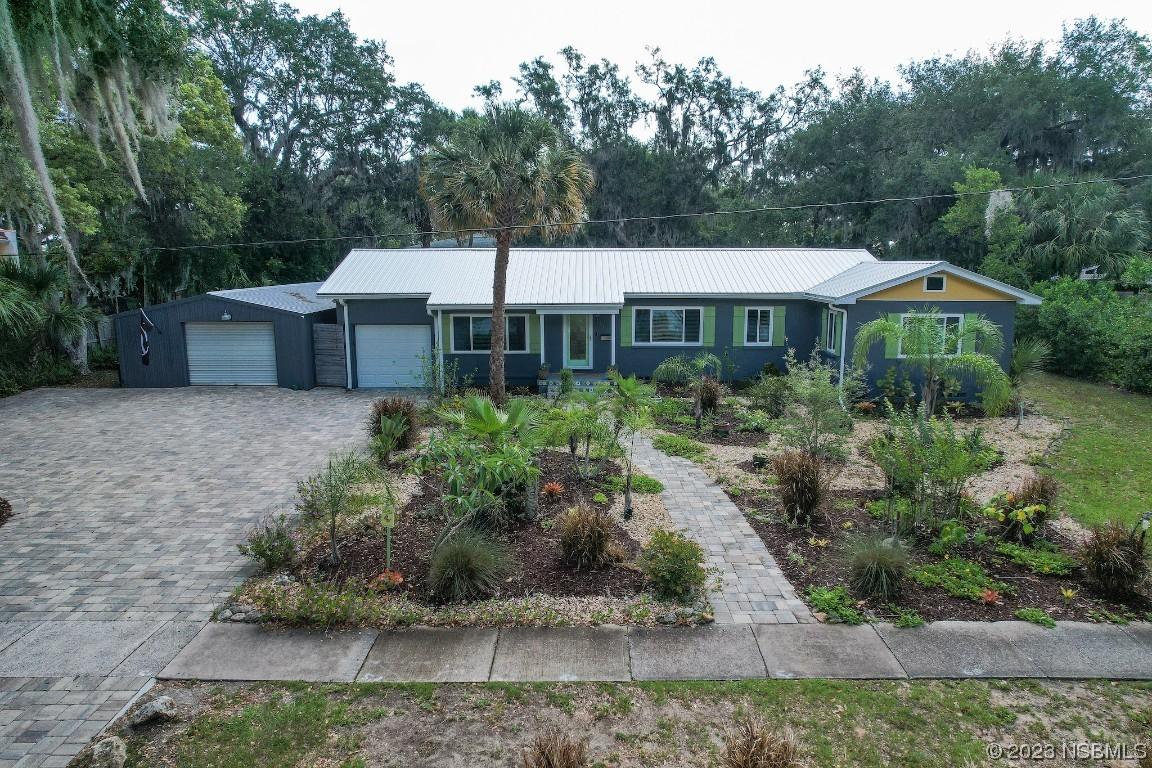 1415 Live Oak St., New Smyrna Beach, FL 32168