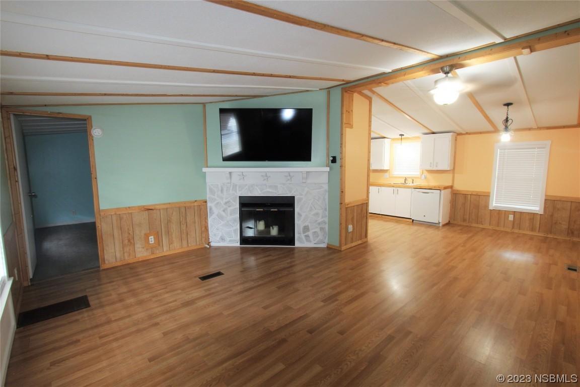 105 Oak St., Edgewater, FL 32141