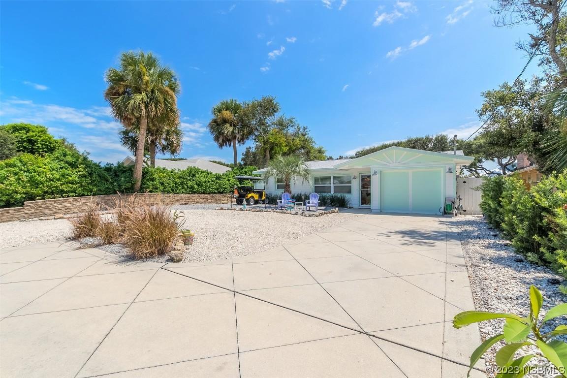 829 E 14th Ave., New Smyrna Beach, FL 32169