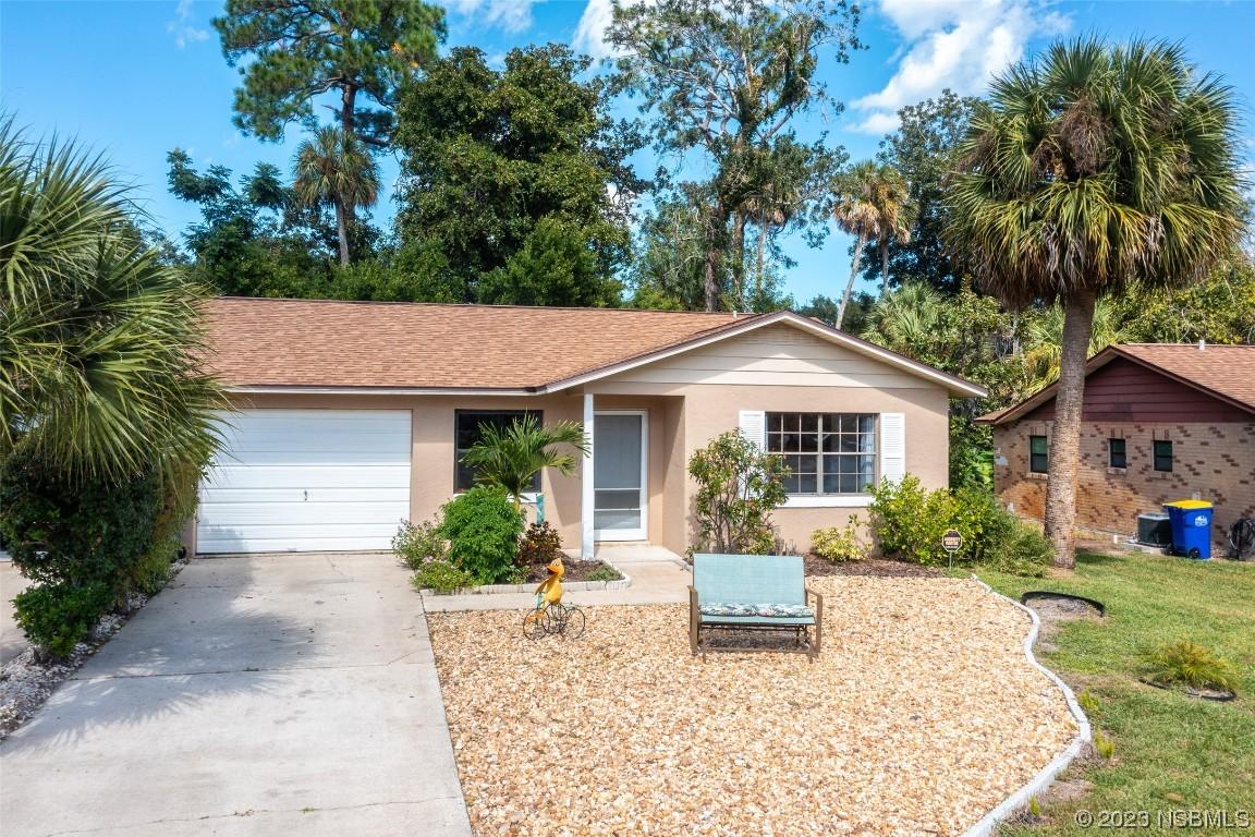 17 Pelican Drive Dr., Edgewater, FL 32141