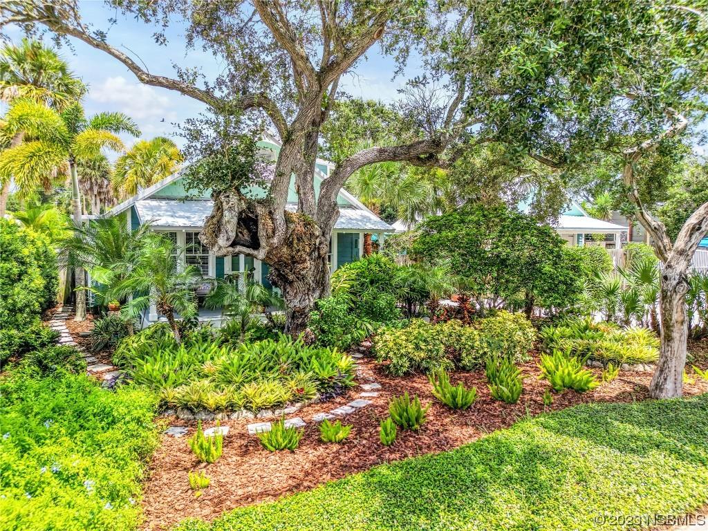 404 Oakwood Ave., New Smyrna Beach, FL 32169