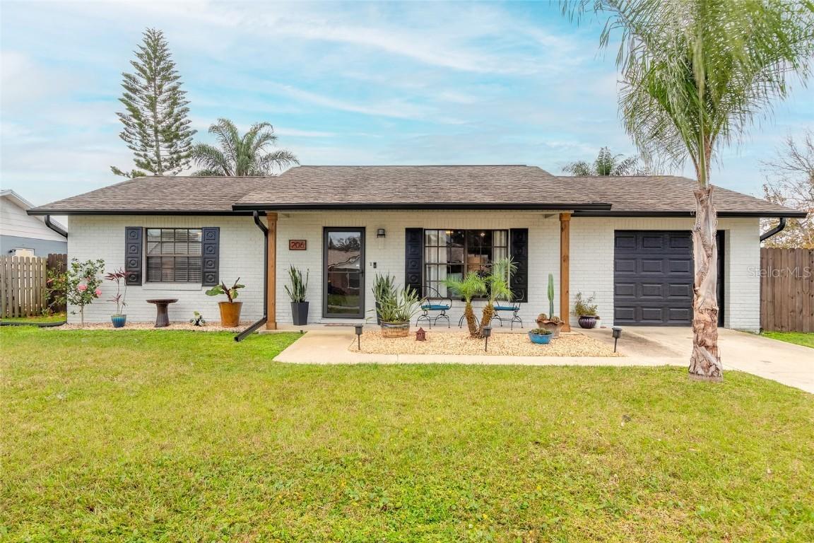 206 Lone Pine Dr., Edgewater, FL 32132