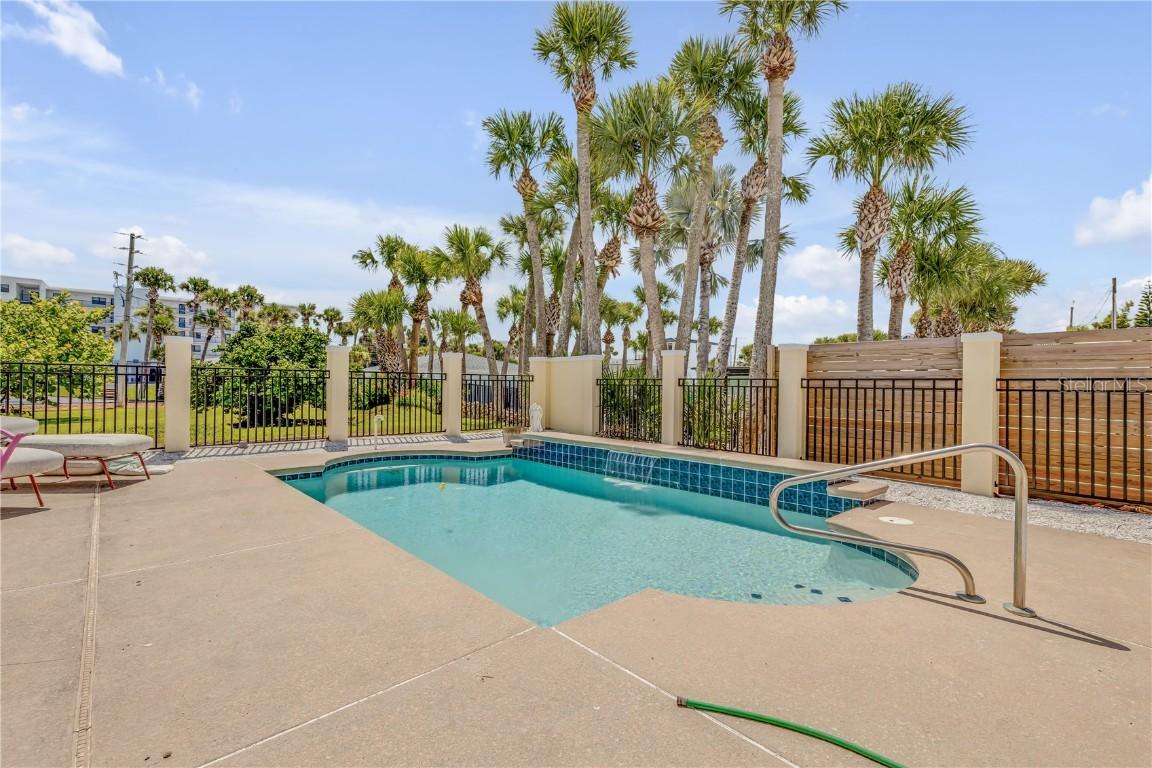 327 Due East St., New Smyrna Beach, FL 32169