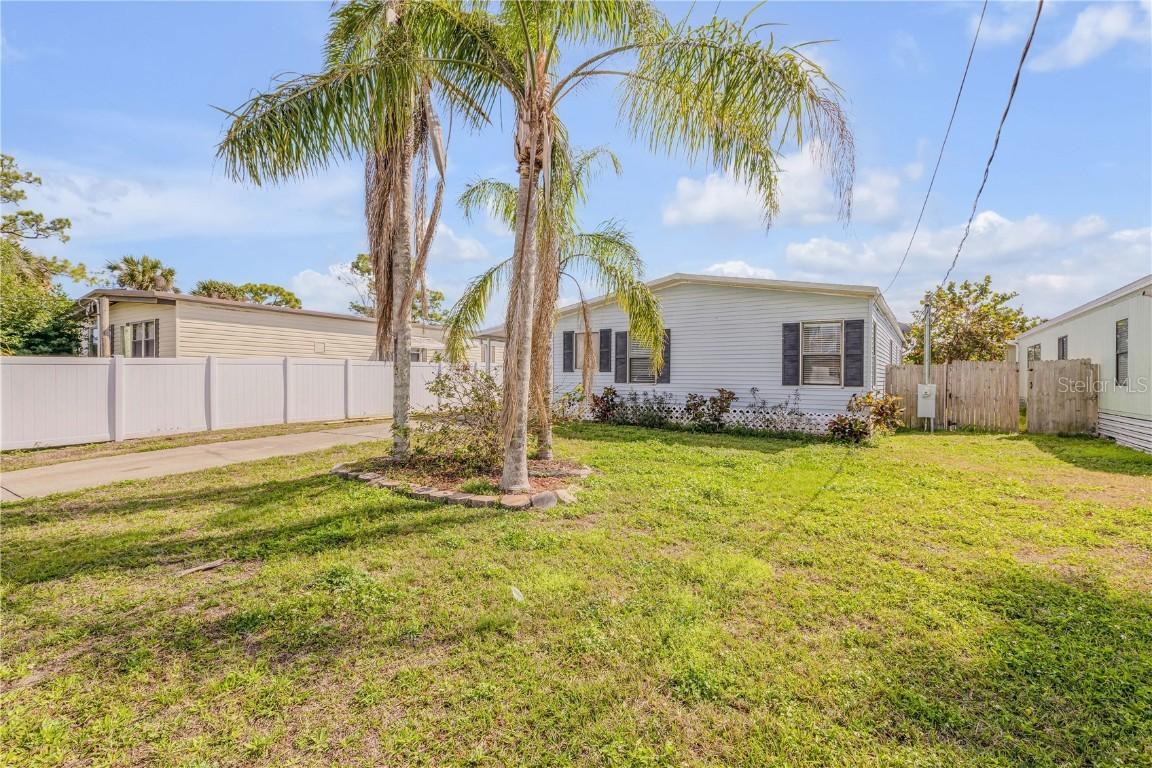 106 Charles St., Edgewater, FL 32141