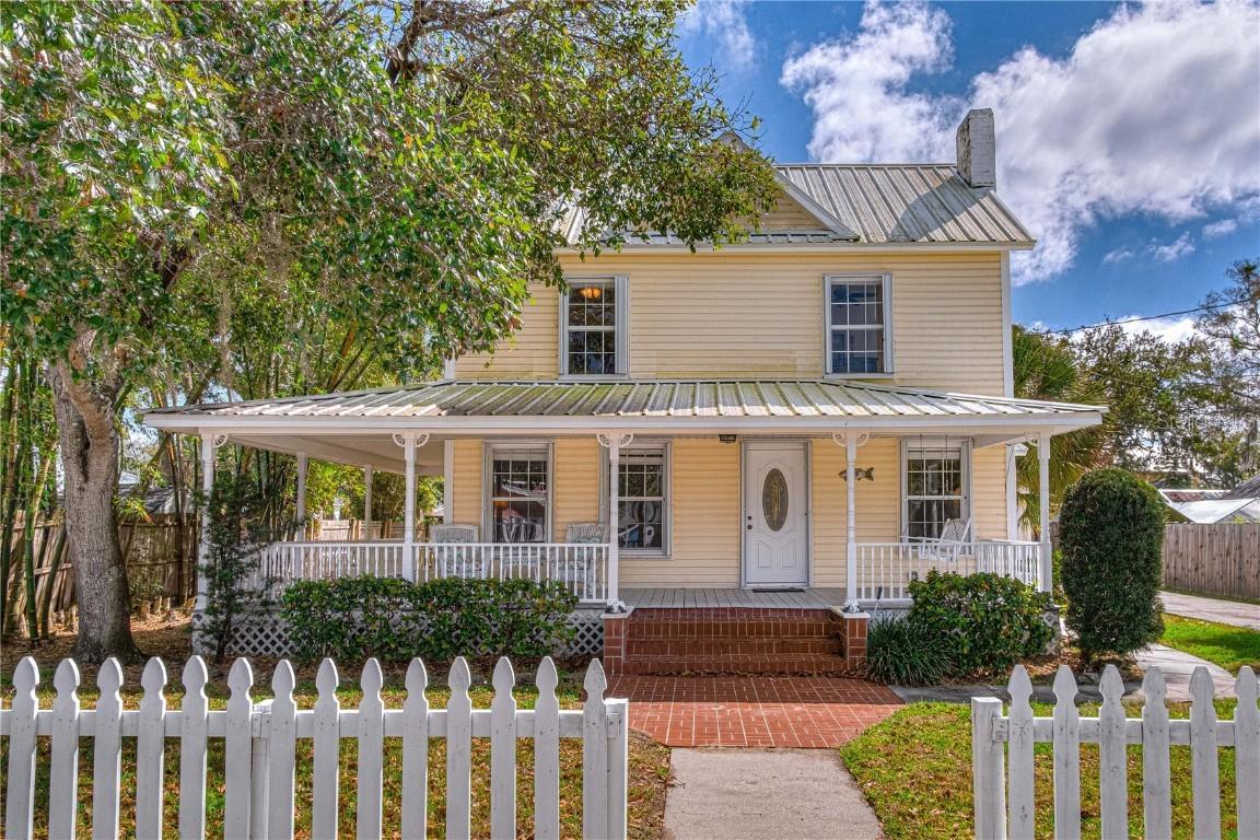 208 Mary Ave., New Smyrna Beach, FL 32168