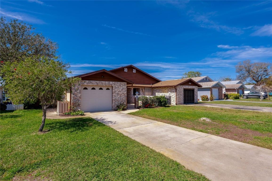 220 Shangri La Cir., Edgewater, FL 32132