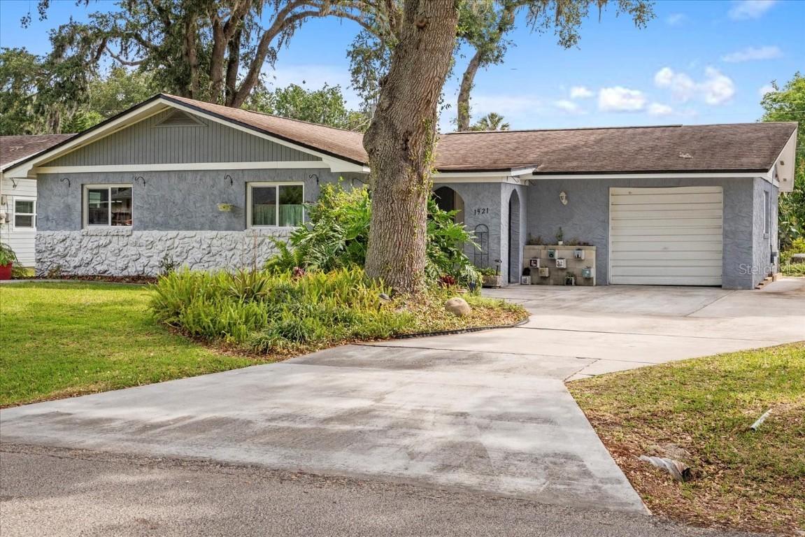 1921 Pine Tree Dr., Edgewater, FL 32141