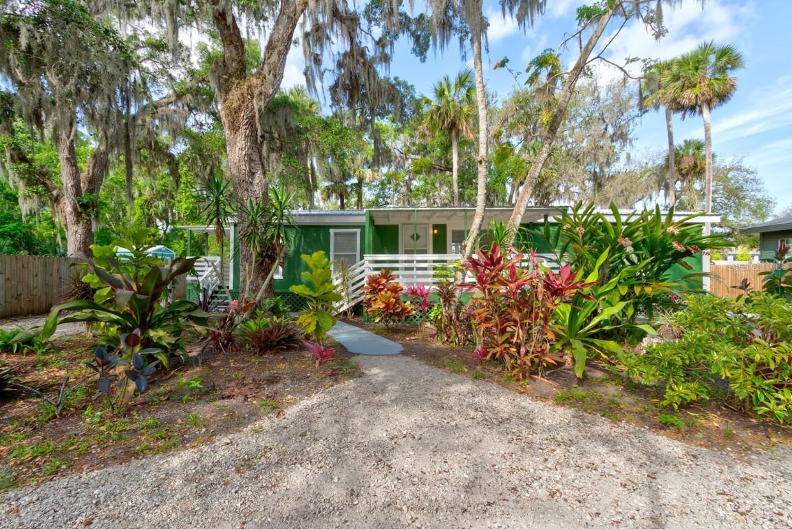 1774 Elizabeth St., New Smyrna Beach, FL 32168