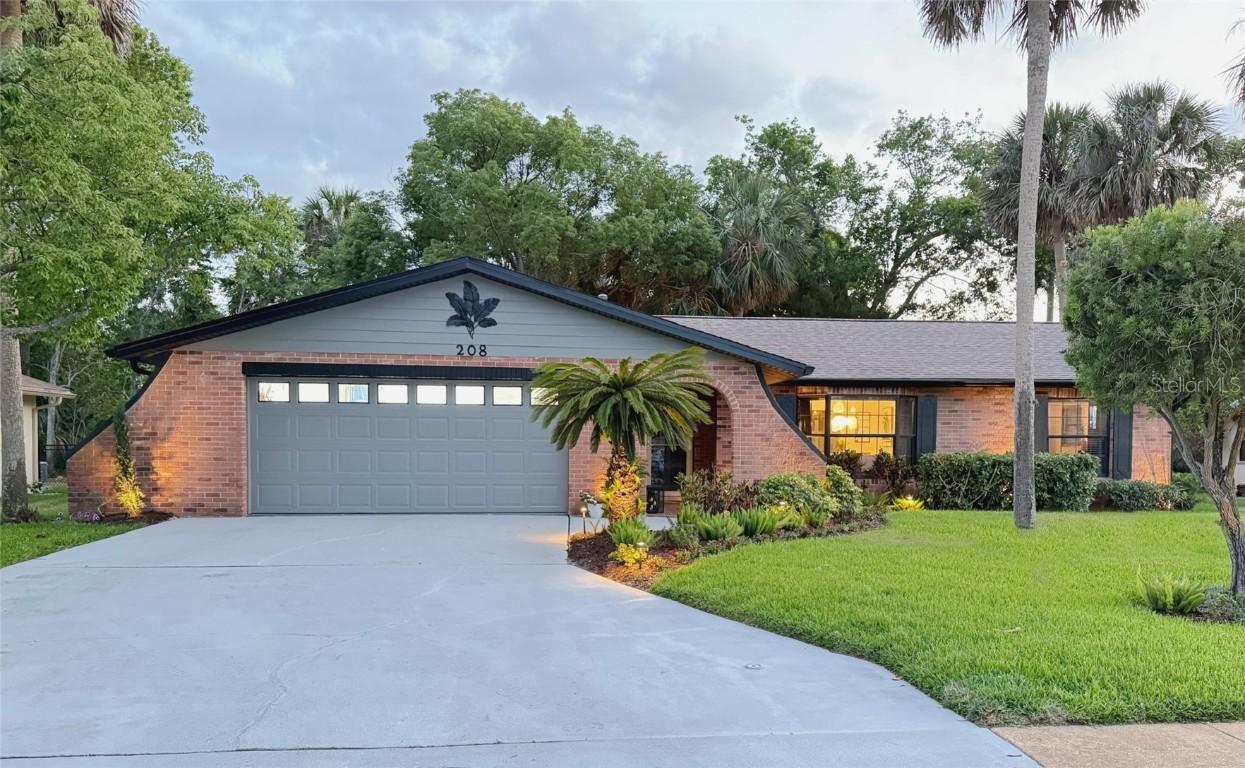208 Wellington Dr., Daytona Beach, FL 32119