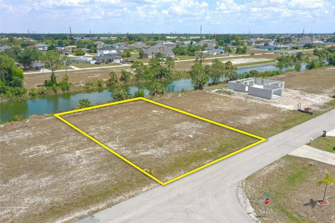 2831 NE 5th Pl., Cape Coral, FL 33909