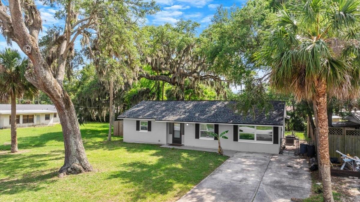 704 Lynn Ave., New Smyrna Beach, FL 32168
