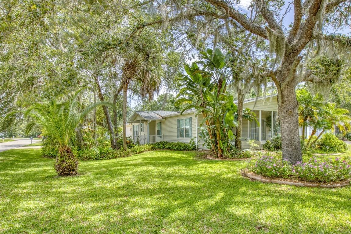 415 Sioux Blvd., Oak Hill, FL 32759