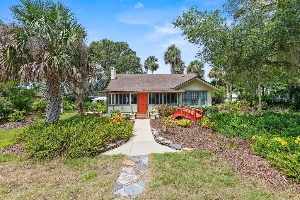 807 Craig St., New Smyrna Beach, FL 32168