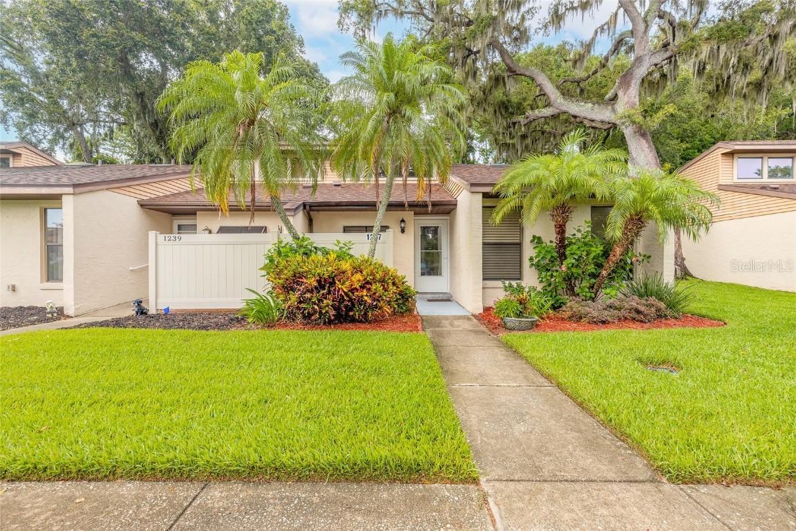 1237 Charter Oaks Cir., Daytona Beach, FL 32117