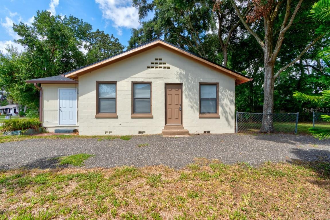 9 Stuart Dr., Holly Hill, FL 32117