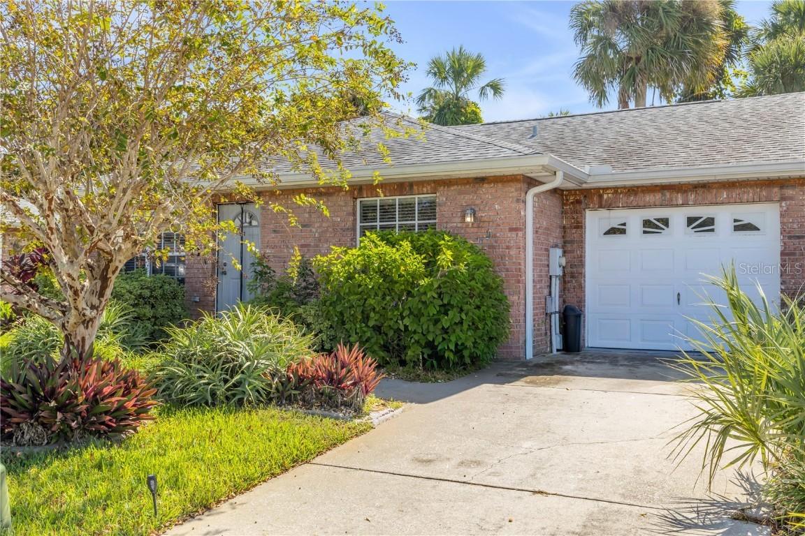 711 River Oaks Cir., New Smyrna Beach, FL 32169