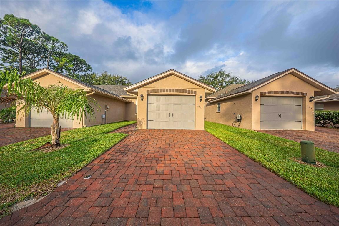 114 Tuscany Villas Dr., Edgewater, FL 32141