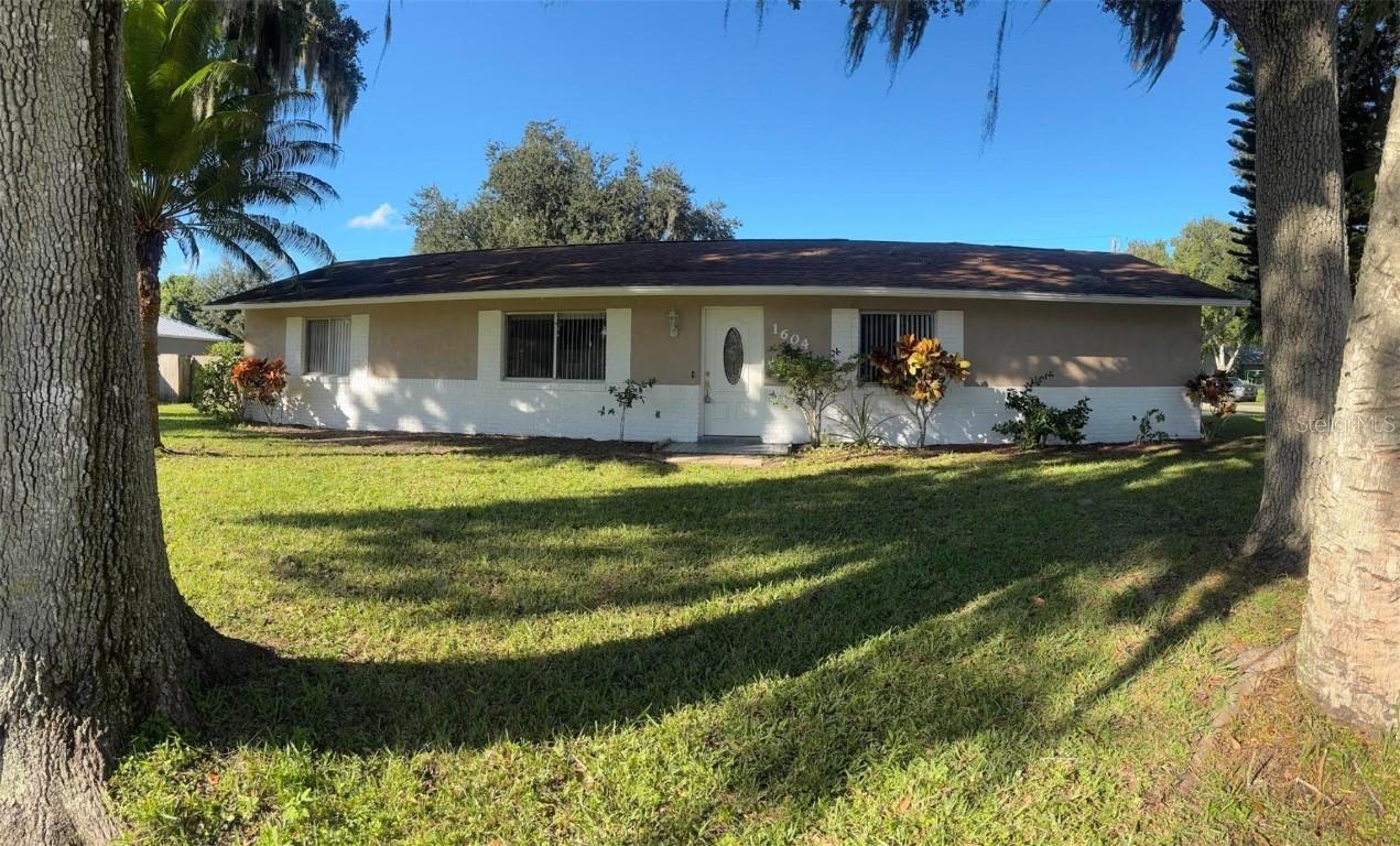 1604 Umbrella Tree Dr., Edgewater, FL 32132