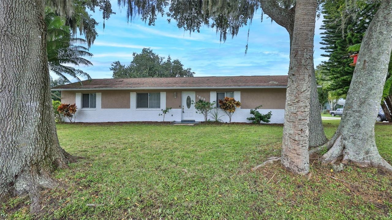 1604 Umbrella Tree Dr., Edgewater, FL 32132