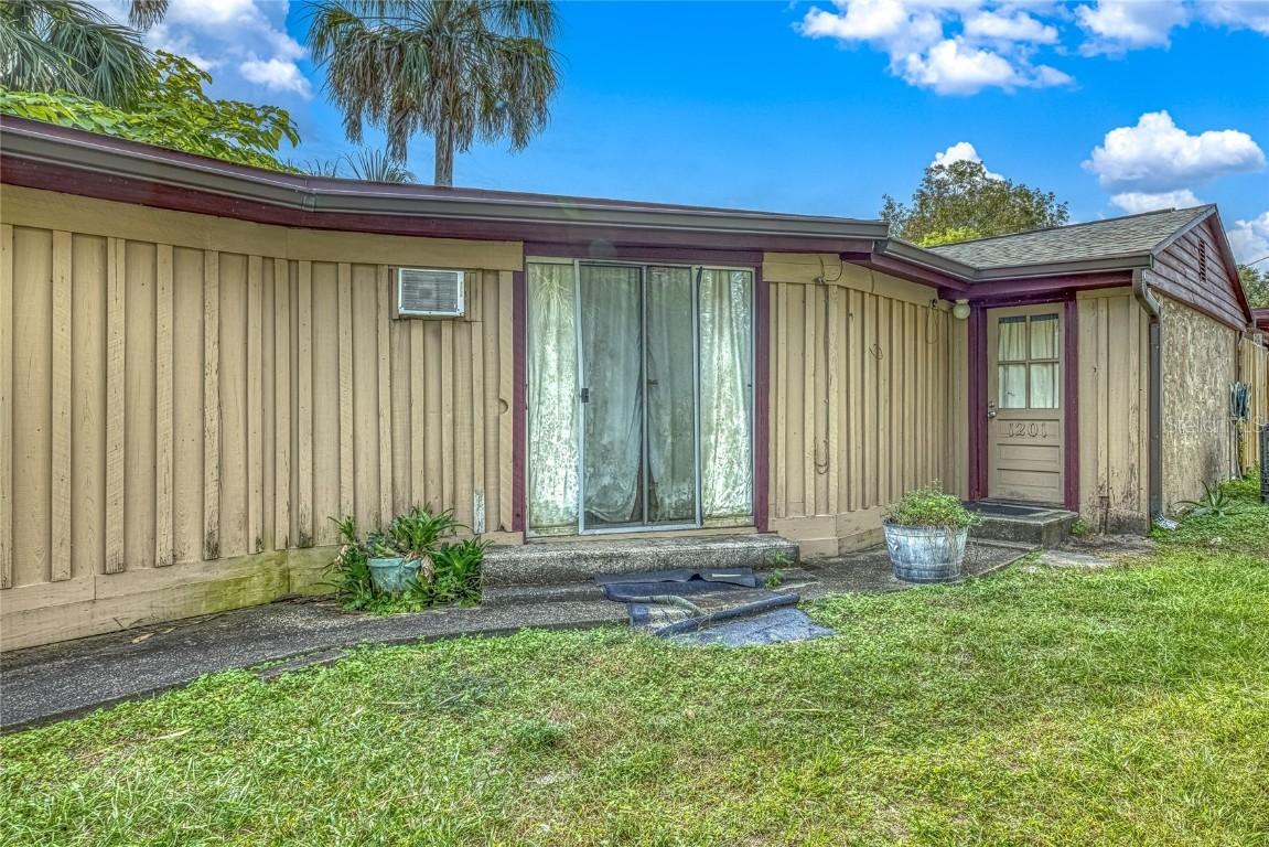 1201 10th St., Daytona Beach, FL 32117