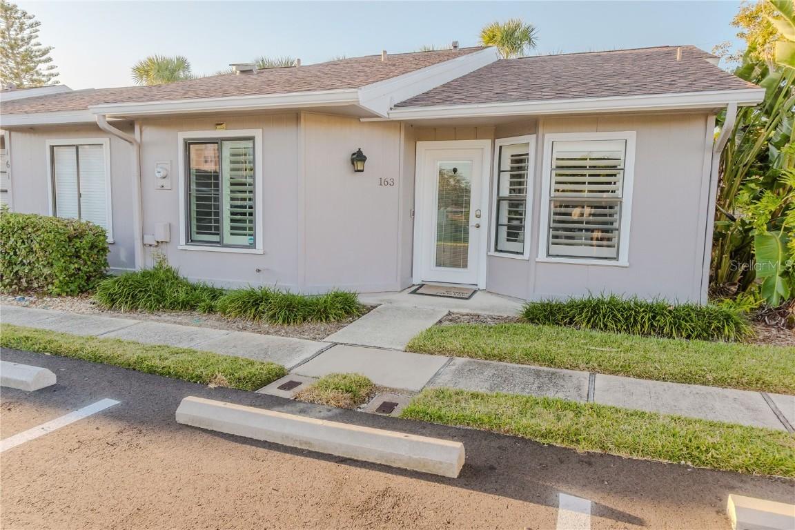 163 Breezeway Ct., New Smyrna Beach, FL 32169