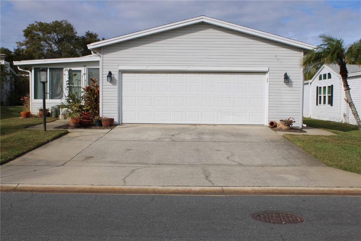 709 Helmsmen Ln., Edgewater, FL 32141