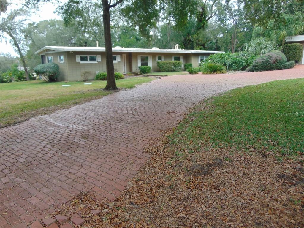 2435 Broadvue Ave., Eustis, FL 32726