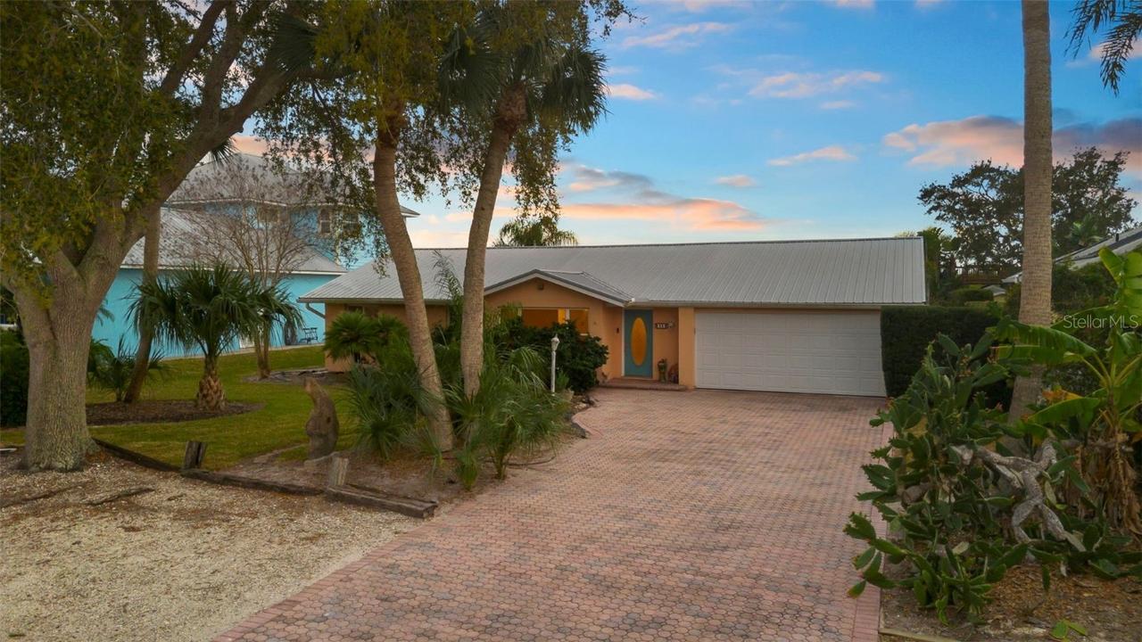 33 Cunningham Dr., New Smyrna Beach, FL 32168