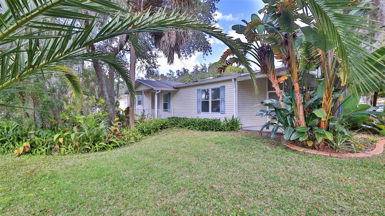415 Sioux Blvd., Oak Hill, FL 32759